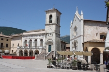 Bazylika św. Benedykta i Ratusz Palazzo Comunale