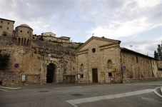 Porta Urbica i Kościół San Ventura